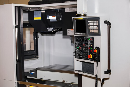 Ручной токарный станок против токарного станка с ЧПУ